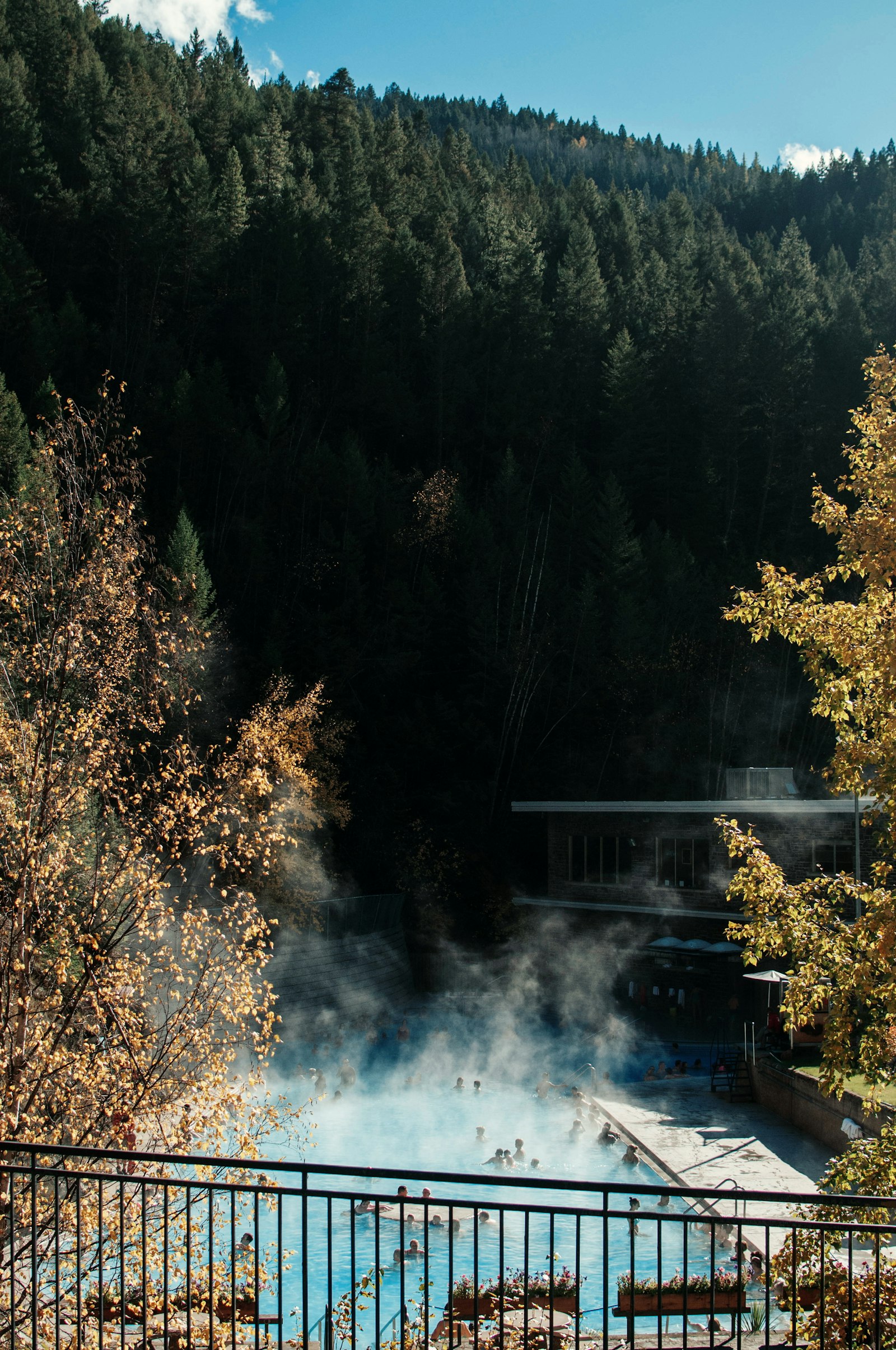Термальный бассейн в окружении гор — Caramel Resort & SPA