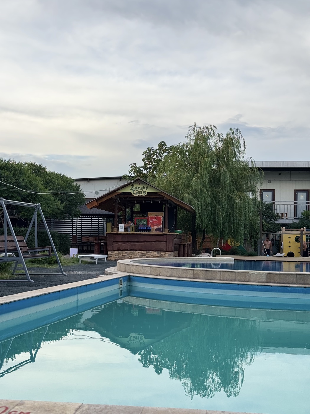 Открытый бассейн, бар у воды и детская площадка — Caramel Resort, Чунджа